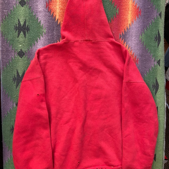 VINTAGE MARLBORO PULLOVER HOODIE SIZE LARGE DISTRESSED FIT SEE PHOTOS FADED RED - Picture 2 of 9